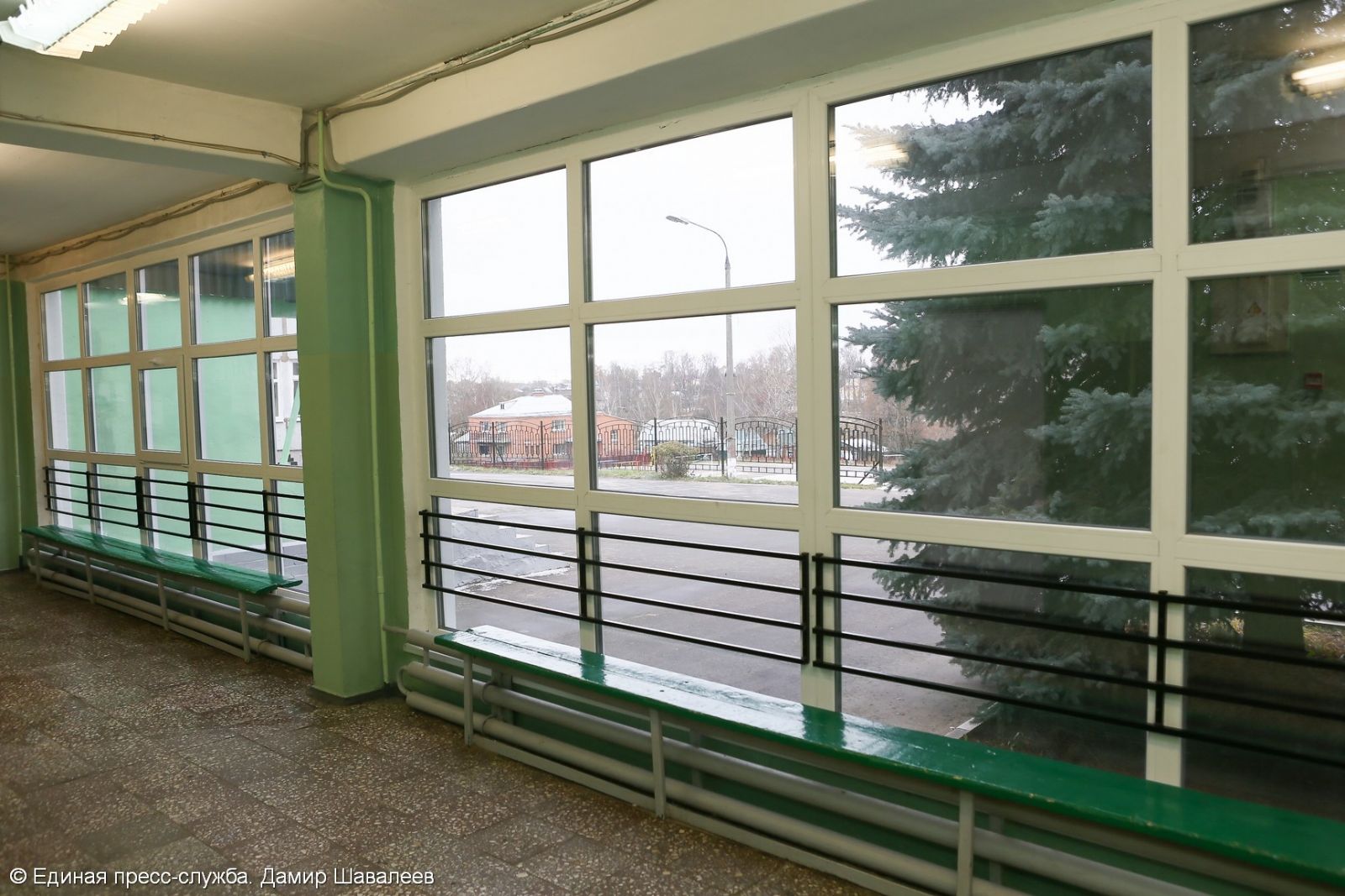 Новые окна в районных школах появятся благодаря бюджетной экономии
