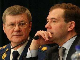 Медведев увеличил штраф за взятку до 500 миллионов рублей