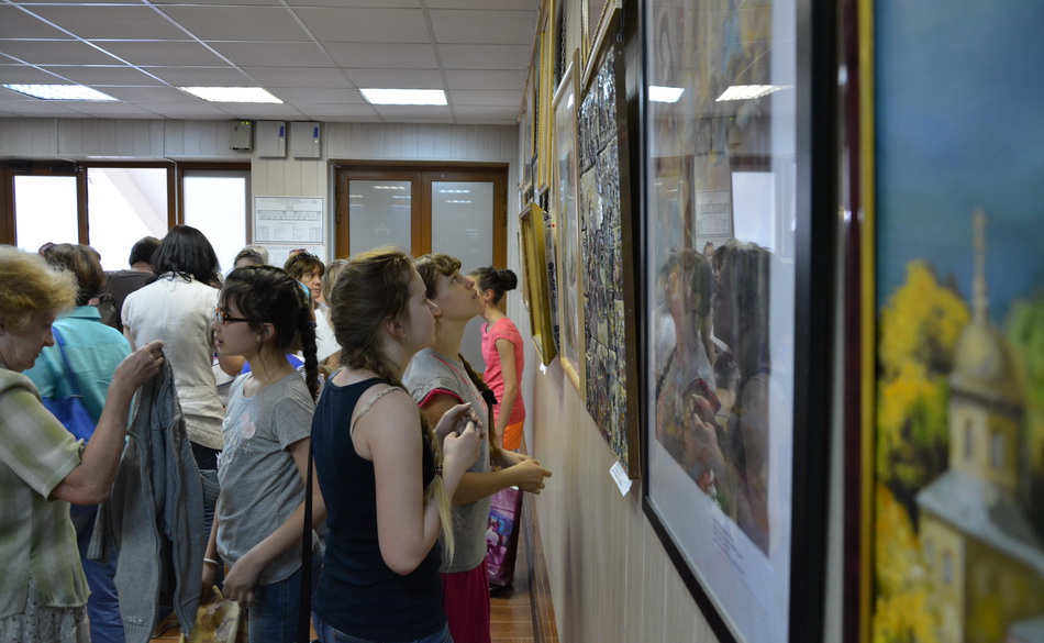 В администрации района открылась выставка «Русь православная»