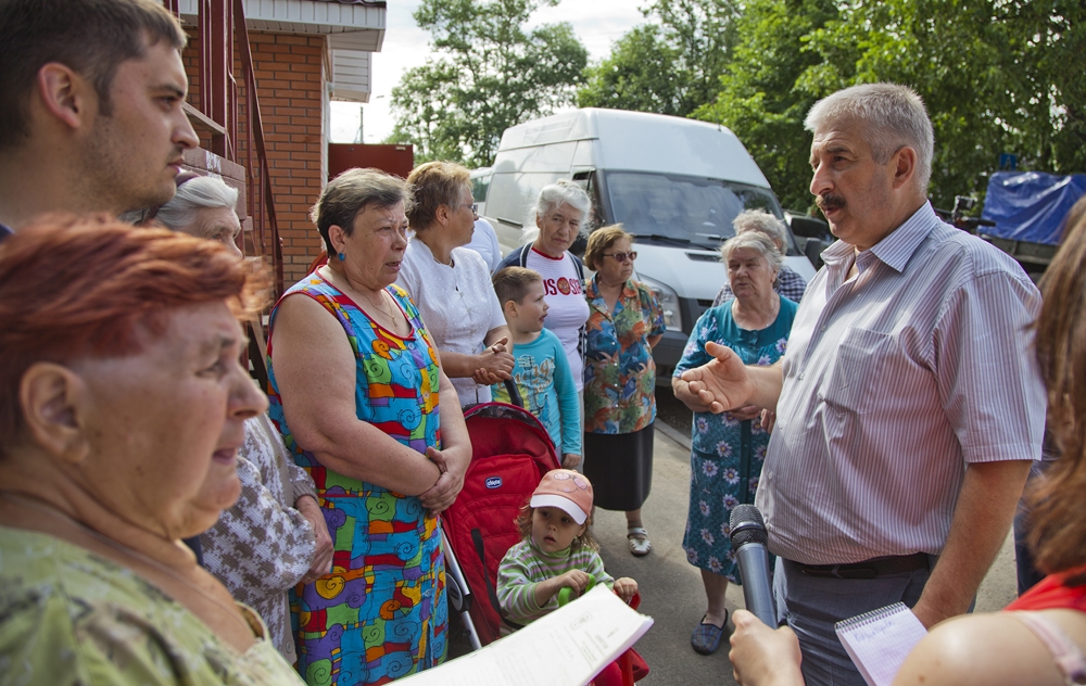 Виктор Букин встретился с жителями улицы Кирова