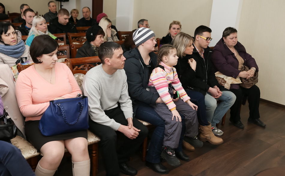 Сергей Пахомов встретился с дольщиками долгостроя на Матросова