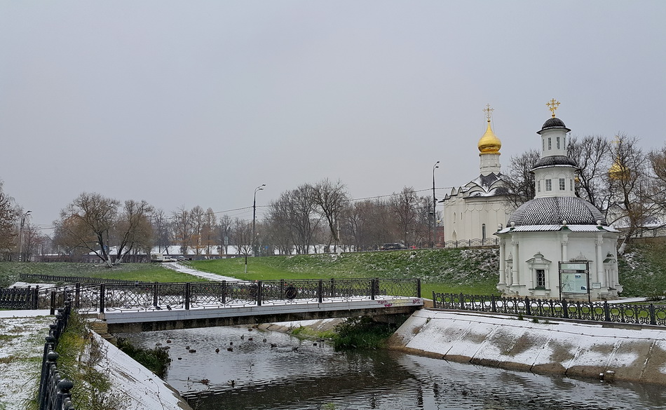 Первый снег в Сергиевом Посаде. Фоторепортаж с городских улиц